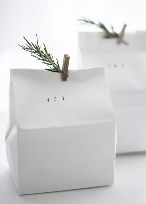 Natural Packaging Ideas, Christmas Present Wrap, Letter Stamp, Luxury Packaging Design, Eid Crafts, Packaging Template Design, Creative Gift Wraps, Gift Wrapping Inspiration, Packaging Ideas Business