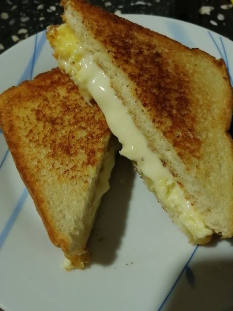 Queso Manchego, Food Inspo, Grilled Cheese, French Toast, Mist, Grilling, Cheese, Drinks, Quick Saves