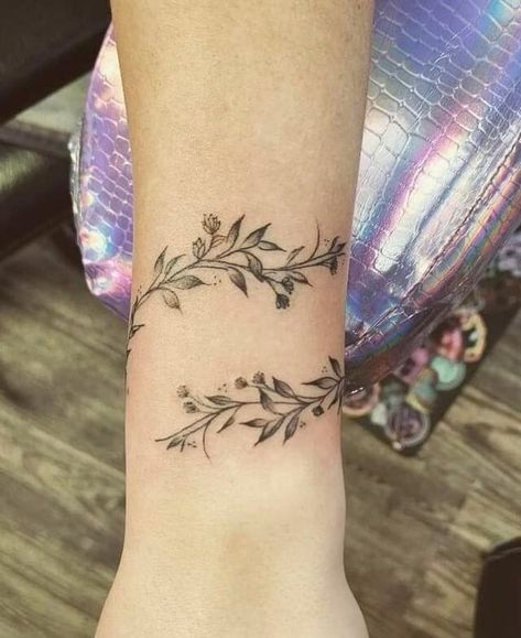 101 Best Vine Tattoo Ideas You Have To See To Believe! 38 Outsons Vine Tattoo Ideas, Rose Vine Tattoos, Flower Vine Tattoos, Wrap Around Wrist Tattoos, Vine Drawing, Vine Tattoo, Rose Hand Tattoo, Boho Tattoos, Vine Tattoos