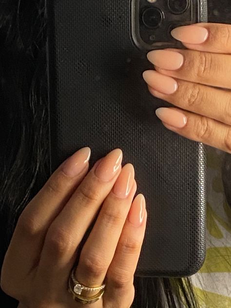 Nail Ideas For Tanned Skin, Nails On Light Brown Skin, Simple Nails For Tan Skin, Natural Nails Tan Skin, Nail Polish Tan Skin, Calm Nail Colors, Nails For Light Brown Skin, Tan Hands Nail Color, Tan Skin Nail Color Ideas