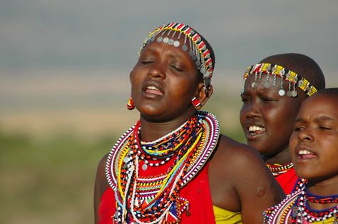 | aninesmacadamnews: Masai - tribu africana Masai Women, Welcome Songs, Africa People, Ariana Grande Drawings, Rift Valley, African Royalty, Masai Mara, Out Of Africa, Maasai