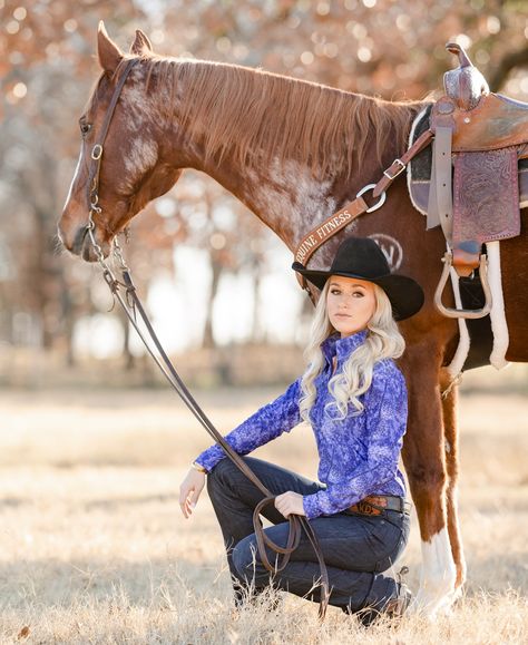 Senior Horse Photography, Rodeo Queen Outfits, Mules Animal, Equine Photography Poses, Cowgirl Photography, Horse Senior Pictures, Horse Photography Poses, Jessica James, Pictures With Horses