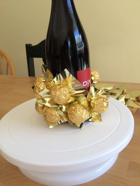 Pineapple Wine Bottle, Chocolate Pineapple, Pineapple Wine, Cake Decorating Turntable, Green Tissue Paper, Gold Tissue Paper, Cute Pineapple, Scotch Tape, Diy Baking