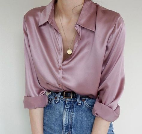 light pink silk blouse + black belt + jeans #fashion Silk Shirt Outfit, Lace Summer Dresses, Flower Girl Dress Lace, Minimal Outfit, Trending Fashion Outfits, Satin Shirt, Vintage Wear, Fashion Classy, Look Fashion