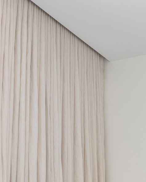 Pelmets Ideas Modern, Curtain Pelmet Ideas Modern, Pelmets Curtains, Pelmet Curtains, Minimal Curtains, Pelmet Designs, Automated Blinds, Curtain Pelmet, Designer Curtains