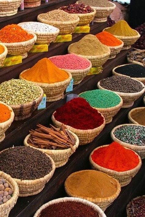 Moroccan Spice Market Types Of Spices, Moroccan Spices, Healthy Indian Recipes, Ras El Hanout, Moroccan Food, Spices And Herbs, Indian Spices, Chutney, Marrakech