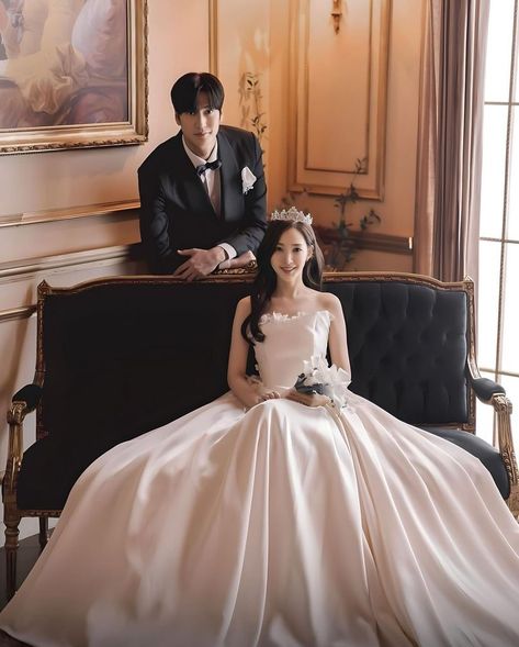 Marry My Husband, Foto Wedding, Fotografi Vintage, Korean Wedding, Park Min Young, Jung So Min, Kpop Couples, Couple Photoshoot Poses, Princess Girl