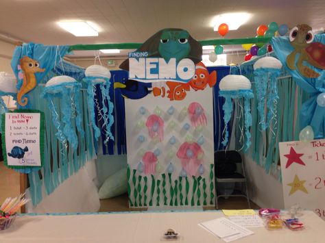 Finding Nemo Carnival Dart Game Finding Nemo Halloween Decorations, Finding Nemo Homecoming Float, Finding Nemo Hallway Decorations, Finding Nemo Classroom Theme, Homecoming Decorations Hallway, Classroom Carnival, Hoco Decor, Disney Homecoming, Parade Float Ideas