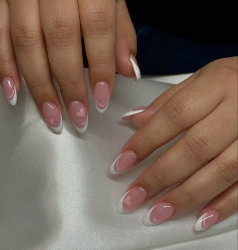 Valentines Almond Acrylic Nails, White French Valentines Nails, Short Almond Nails French Tip Designs, Short Almond Nail Ideas French Tip, Super Short Almond Nails French Tip, Minimal Heart Nails, Medium Length Almond Nail Ideas, Alomd Nails Ideas French Tip, Hearts French Tip Nails