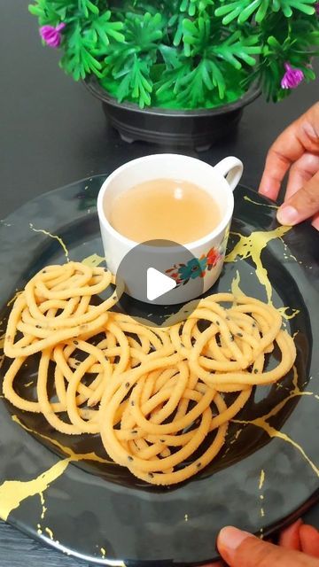 Murku Recipe Video, Murukulu Indian Snacks, Murukku Recipe, Festive Cookies, Snack Video, Delicious Snacks, Evening Snacks, Indian Snacks, Delicious Snacks Recipes