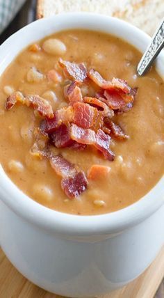 bean and bacon soup Low Carb Veggie, Bean And Bacon Soup, Homemade Beans, Bacon Soup, Savory Soups, Crock Pot Soup, Think Food, Soup And Sandwich, Easy Soups