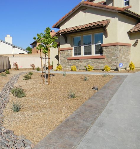 This gravel is quarried in Southern Nevada and Central Arizona. It is one of the most popular landscaping gravel materials in use. This gravel is shipped in bulk in Arizona, Southern California and Nevada. It comes in many sizes from a D.G. to small boulders. Seen here with Black Mexican cobbles. http://www.earthstonerock.com/Apache-Brown-Landscape-Gravel-Prices-s/585.htm Gravel Yard, Landscape Gravel, Landscaping Gravel, Brown Landscape, Gravel Landscaping, Yard Ideas, Bouldering, Southern California, Nevada