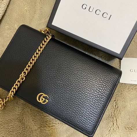 Gucci Wallet On Chain With Shiny Gold Hardware Elegant Gucci Wallet On Chain, Luxury Gold Gucci Wallet On Chain, Luxury Gucci Gold Wallet On Chain, Gucci Bag Marmont, Gucci Bucket Bag, Gucci Wallet On Chain, Vintage Gucci Purse, Gucci Marmont Mini, Gucci Designer Wallet On Chain With Gold-tone Hardware