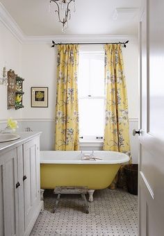 Sarah Richardson's farmhouse Great use of color inspiration Sarah Richardson Bathroom, Tiles Bathtub, Bathtub Paint, Baños Shabby Chic, Yellow Bath, Sarah Richardson Design, Sarah Richardson, Yellow Curtains, Traditional Cottage