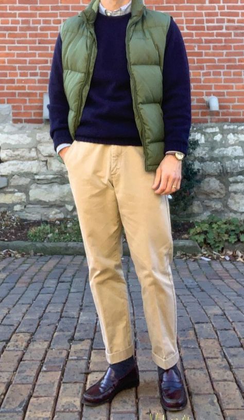 Green Vest Outfit Men, Tan Puffer Vest Outfit, Vest Outfits Men Casual, Tan Puffer Vest, Green Vest Outfit, Puffy Vest Outfit, Vest Styling, Vest Outfits Men, Puffer Vest Outfit