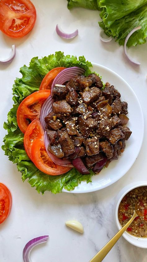 Cambodian Beef Lok Lak, Loc Lac Beef Cambodian, Beef Loc Lac, Bo Luc Lac Recipe, Bo Luc Lac, Pepper Beef, Cambodian Food, Khmer Food, Laos Food