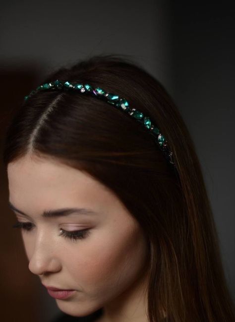 Beatiful headband with emerald cryctal beaded - completely handmade. This is a gorgeous accessory for your special occasions such as photo shoots, wedding, halloween party, engagement, birthdays, bridal shower or hens, and or for you to dress up on any ordinary day! Suitable for both under the dress and for everyday wear (jeans), to emphasize sobsvenno style and taste. As these accessories are original to you can present as a gift. You can see more in my store https://www.etsy.com/shop/MEELLAoff Beaded Tiara, Red Flower Headband, Headband Beaded, Bridal Flower Headband, Floral Crown Wedding, Bridesmaid Headband, Wedding Hair Head Piece, Wedding Hair Wreath, Wedding Hair Headband