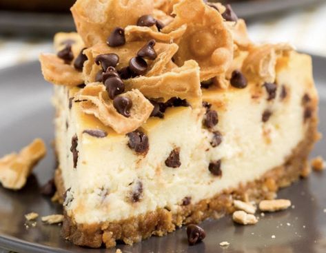 Cannoli Cheesecake Bars, Canoli Cheesecake Recipes, Cannoli Cheesecake Recipe, Dessert Potluck, Cannoli Recipes, Cannoli Cheesecake, Italian Dessert Recipes, Homemade Cheesecake Recipes, Birthday Recipes