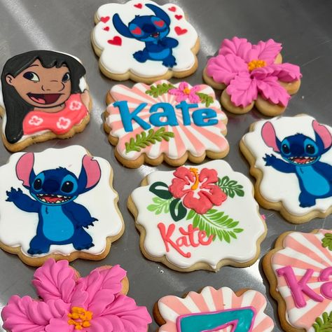 Baking up some summer Hawaiian vibes with this Lilo & Stitch birthday set 🌺🌴 Happy 7th Birthday Kate! 🎉 Lilo And Stitch Birthday Party Food, Lilo And Stitch Birthday Party, Stitch Birthday, Happy 7th Birthday, Beach Birthday Party, 27th Birthday, Beach Birthday, Get Well Soon Gifts, 9th Birthday Parties