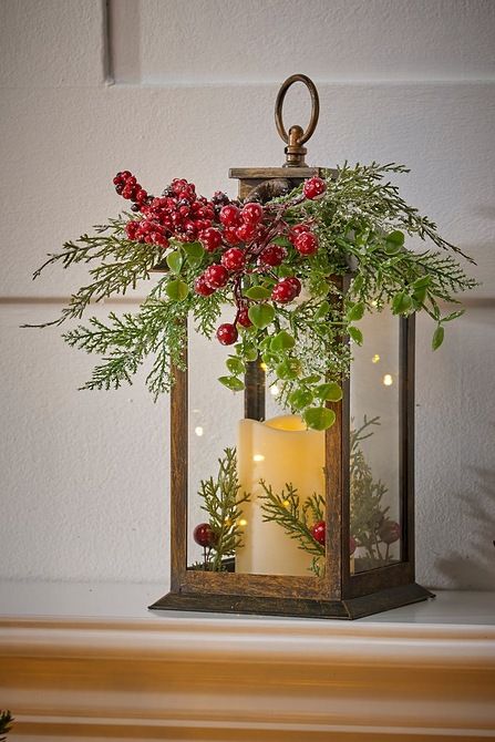 Christmas Decor Lantern Ideas, Holiday Lantern Decor, Christmas Front Decor Ideas, Christmas Lantern Table Centerpieces, Diy Lantern Christmas Decor, Lantern Decor For Christmas, Christmas Decor Ideas Lanterns, Lantern Christmas Centerpieces, Outdoor Christmas Lantern Ideas