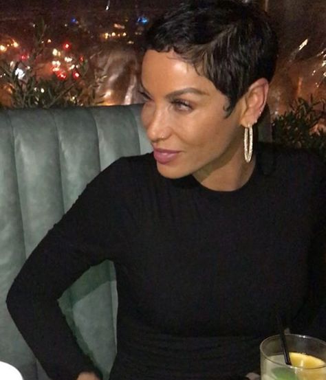 Nicole Murphy Nicole Huntsman Hair Pixie, Nikki Murphy, Nicole Murphy Style Outfits, Nicole Murphy 90s, Eva Marcille Short Hair Blonde, Nicole Murphy Short Hair, Nicole Murphy Hair, Double Braid Hairstyles, Short Perm