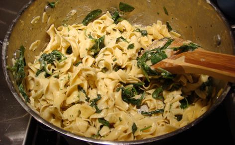 Easy Egg Noodles, Yummy Recipes For Dinner, Yummy Easy Recipes, Noodles With Spinach, Easy Yummy Recipes, Easy Recipes For Dinner, Sides Dishes, Spinach Recipe, Tv Chefs