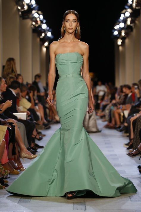 Emily J, Ellie Saab, Plain Dress, Arabic Art, Zac Posen, Moda Vintage, Couture Gowns, Gorgeous Gowns, Intermittent Fasting