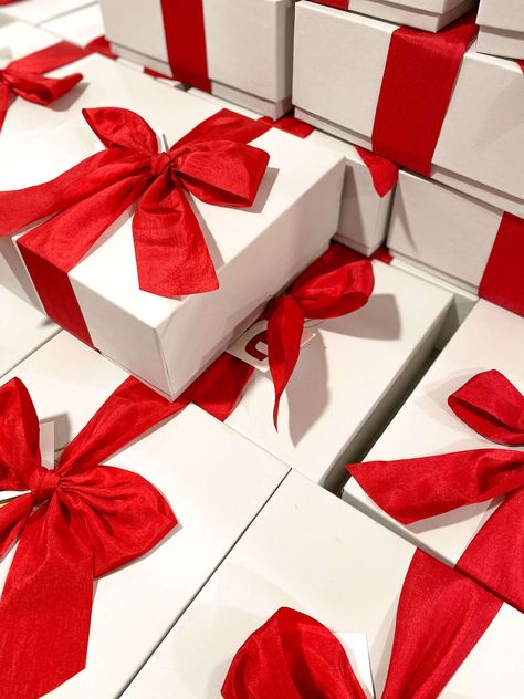 Luxury Corporate Gift Boxes for Clients with Box+Wood Gift Company | Custom branded gift tag & gift card Holiday Client Gifts, Company Christmas Gift Ideas, Client Holiday Gifts, Client Gift Box, Luxury Corporate Gifts, Corporate Holiday Gifts, Red Gift Box, Chocolate Squares, Holiday Box