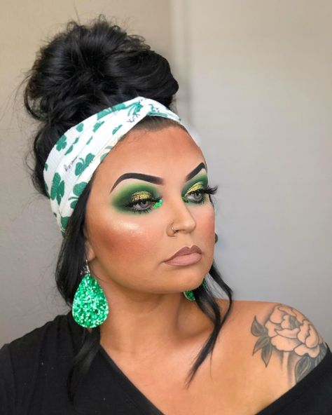 St Patricks Eyeshadow, St Patrick's Day Eyeshadow, St Patricks Eye Makeup Ideas, St Patricks Day Eye Makeup Ideas, St. Patrick’s Day Make Up Looks, Saint Patrick’s Make Up, St Patrick’s Day Make Up, St Patricks Day Hairstyles For Women, St Patrick Makeup Looks