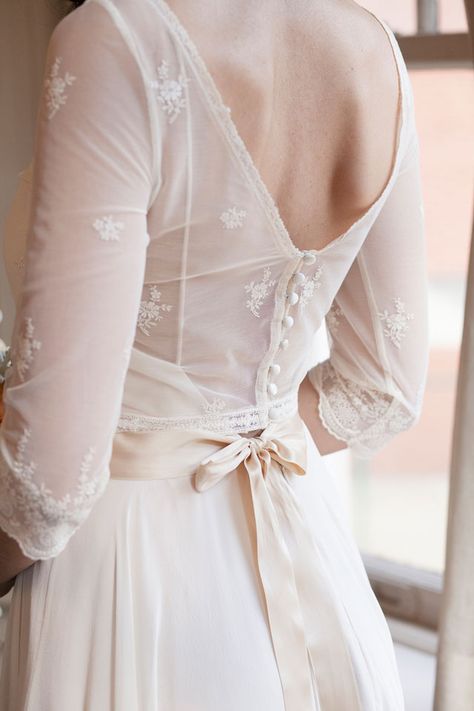 Victorian Mansion, White Wedding Dress, Mansion Wedding, Wedding Dress Inspiration, Dream Wedding Dresses, Wedding Gown, White Wedding, Vintage Wedding, Wedding Blog