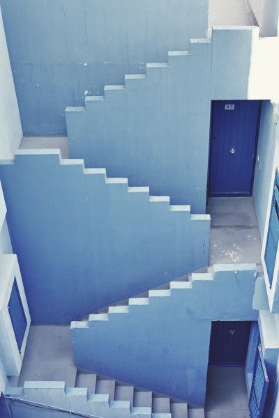 SEE ONE INCREDIBLE APARTMENT COMPLEX IN ALICANTE, SPAIN. Blue Stairs, Ricardo Bofill, Blue Inspiration, Alicante Spain, Stairway To Heaven, Apartment Complexes, Corporate Design, Blue Walls, Alicante