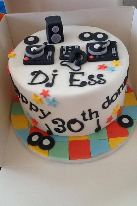 Dj Cake Design, Dj Theme Cake, Ant Cake, Marshmello Cake, Kids Birthday Treats, Cake Music, Dj Cake, Cake Mix And Soda, Turntable Cake