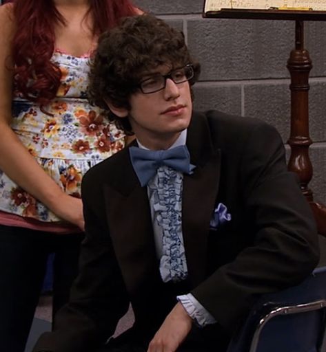 Robby From Victorious, Robbie Shapiro Victorious, Matt Bennett Victorious, Nerdy Cute Guys, Robby Victorious, Robbie Shapiro Aesthetic, Robbie Shapiro Icons, Hear Me Out Actors, Hear Me Out People