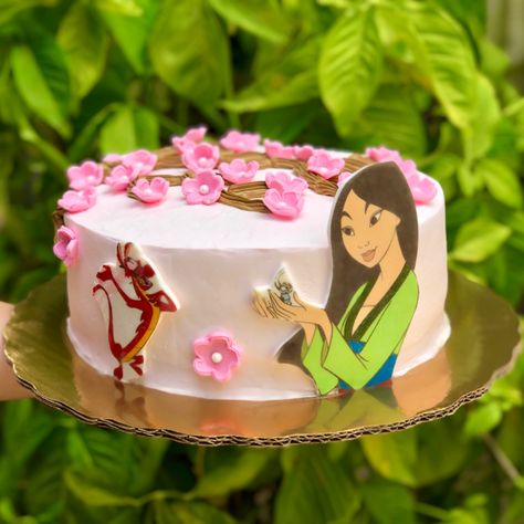 #mulan #mulanmovie #disneycakes #mushu #disney #mulancake #cakedesigner #girly #girlsbirthdayparty #chantilly #fondant #manjar Mulan Cupcakes, Mulan Birthday Party, Mulan Cake, Mulan Birthday, Wedding Cake Videos, Candy Sushi, Disney Princess Cake, Mulan Disney, Elmo Birthday