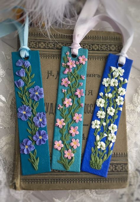 Diy Crafts Bookmarks, Bookmark Ideas, Clay Keychain, Polymer Clay Flower Jewelry, Clay Diy Projects, Polymer Clay Jewelry Diy, Polymer Crafts, Art Dolls Handmade, Book Art Diy