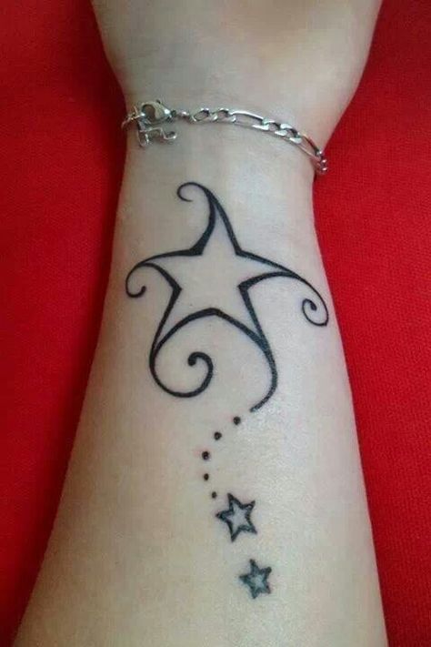 Cute Henna Designs, Cute Henna Tattoos, Henna Style Tattoos, Henna Inspired Tattoos, Cute Henna, Tato Henna, Funky Tattoos, Pretty Hand Tattoos, Henna Tattoo Hand