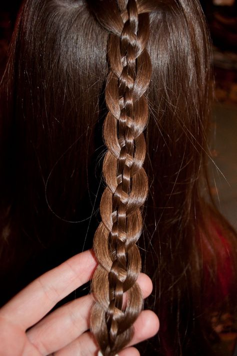 Princess Piggies: 5-Strand With Flair There is a never ending supply of braids I need to learn. Five Strand Braids, 5 Strand Braids, Chain Braid, Strand Braid, Ombré Hair, Beautiful Braids, Hair Braids, Pretty Hair, Love Hair