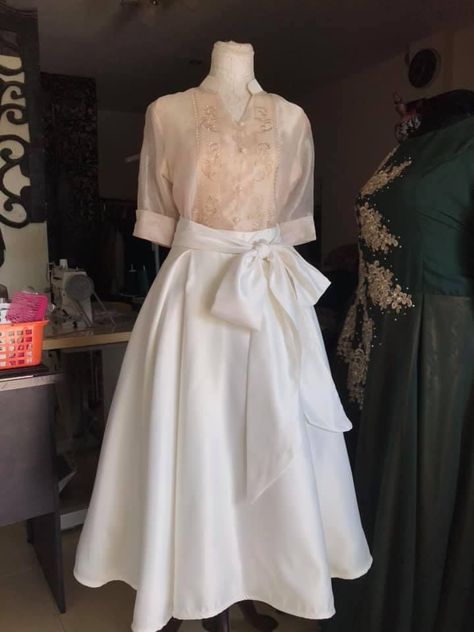 Filipiniana Barong For Women, Filipiana Dress For Graduation, Female Barong Outfit, Filipiana Dress Traditional, Casual Filipiniana Outfit, Up Graduation Sablay, Sinulog Outfit, Modern Filipiniana Dress For Graduation, Filipiniana Dress Modern For Graduation