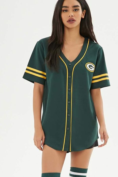 Forever 21 NFL Packers Baseball Jersey Baseball Jersey Outfit Women Winter, Baseball Jersey Outfit Women, Jersey Outfit Women, Baseball Jersey Outfit, Tomboyish Outfits, Football Jersey Outfit, Snacks Appetizers, Fashion Dresses Formal, Womens Outfit