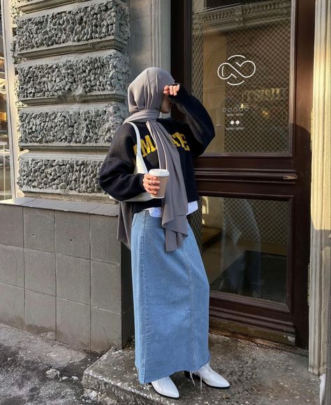 Dinner Outfits Casual, Cosy Autumn, Modest Casual Outfits, Muslim Style, Modern Hijab Fashion, Modest Outfit, Modesty Outfits, Denim Skirt Outfits, Muslim Outfits Casual