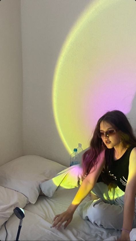 Room Light Aesthetic, Living Room Kawaii, Sunset Lamp Light, Sunset Projector Lamp, Sunset Photoshoot Ideas, Sunset Projection Lamp, Sunset Projector, Light Photoshoot, Aesthetic Rainbow