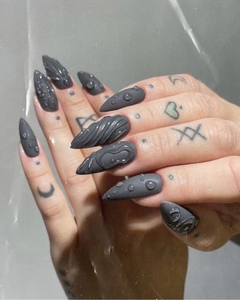 Inspiration Grey Nails, Metallic Nail Art, Asian Nails, Punk Nails, Red Acrylic Nails, Subtle Nails, Airbrush App, Nails Now, Grunge Nails