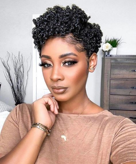 Pretty & Chic Pixie Cuts To Bolden Up Your Look | Fashionisers© - Part 8 Curly Bob Styles, Hair Expo, Natural Hair Twa, Cabello Afro Natural, Short Natural Curly Hair, Tapered Natural Hair, Natural Hair Cuts, Dramatic Hair, Tapered Hair