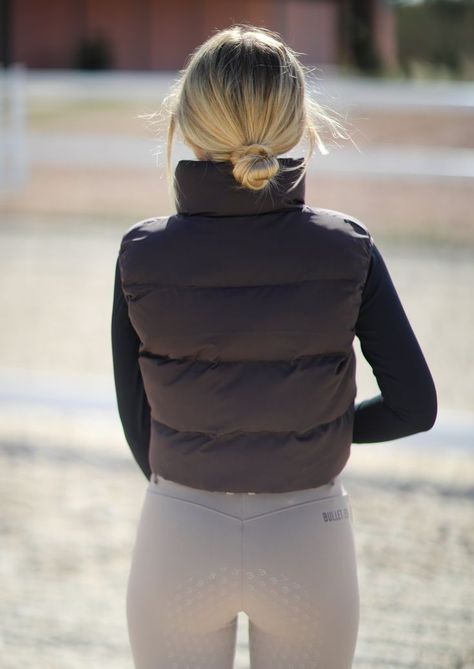 Equestrian Puffer Vest, Winter Riding Outfits, Riding Outfit Equestrian, Equestrian Style Outfit, English Outfit, English Riding Outfit, Cropped Puffer Vest, Equestrian Outfit, Riding Vest