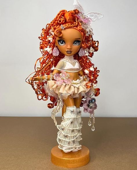 All posts • Instagram Rainbow High Custom Doll, Rainbow High Dolls Restyle, Mila Berrymore, Customized Dolls, Rainbow Dolls, Doll Design, Doll Things, Custom Monster High Dolls, Doll Aesthetic