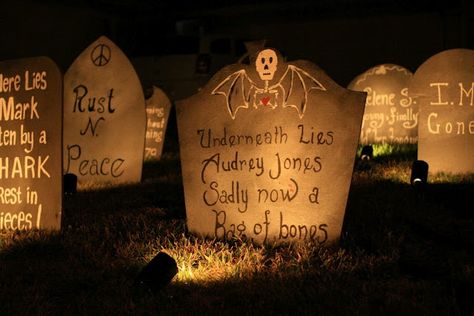 Here is the tutorial for individually lighting up your tombstones or other creepy crawlies for Halloween!   97 cent soda can lights! Table Halloween, Hallowen Ideas, Halloween Graveyard, Halloween Tombstones, Hallowen Costume, Halloween Yard Decorations, Halloween Yard, Halloween Lights, Theme Halloween