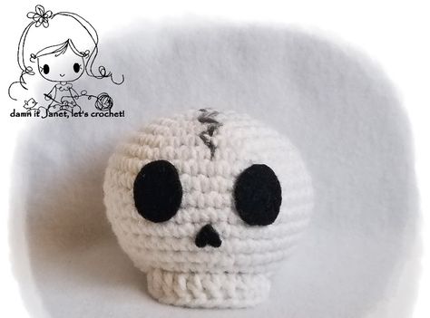 Skull Amigurumi Pattern Free Crochet, Skull Crochet Pattern Free, Skull Crochet Pattern, Weird Crochet, Skull Crochet, Crochet Skull Patterns, Kawaii Pillow, Mini Amigurumi, Crochet Plushies