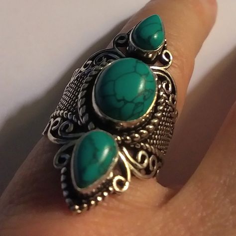 This Stunning 925 Sterling Silver Turquoise Ring Is A Show Stopper. 925 Sterling. Size 7. 12 Carats Of Turquoise Stones. This Will Be A Nice Addition To Your Jewelry Collection Vintage Turquoise Jewelry, Sterling Silver Rings Turquoise, Turquoise Ring Silver, Original Jewelry, Silver Turquoise, Silver Diamonds, Turquoise Sterling Silver, Turquoise Jewelry, Jewelry Trends