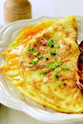 Cheese Omelet, Easy Egg Recipes, Cheese Omelette, Omelets Recipe, Omelette Recipe, Quick Healthy Breakfast, Easy Eggs, Breakfast Time, Omelet