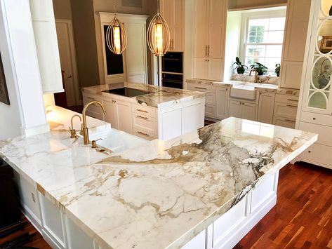 Kitchen Trends 2021, Marble Kitchen Countertops, Marble Kitchen Island, Interior Dapur, Marble Countertops Kitchen, Quartz Kitchen Countertops, Marble Kitchen, Quartz Kitchen, Countertop Design